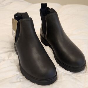 Men's Huxley Chelsea Boots from Target's Goodfellow & Co brand. Size 7